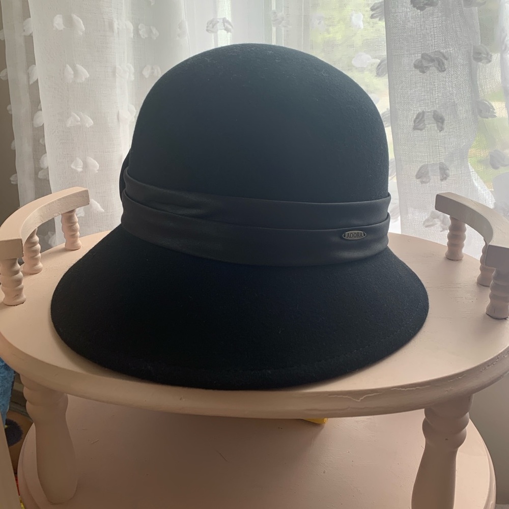 ADORA Black Cloche Hat Classic Accessories
